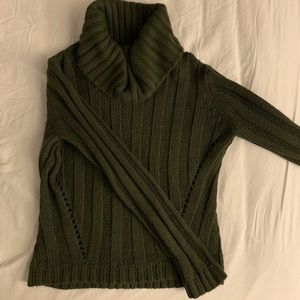 Dark green pullover